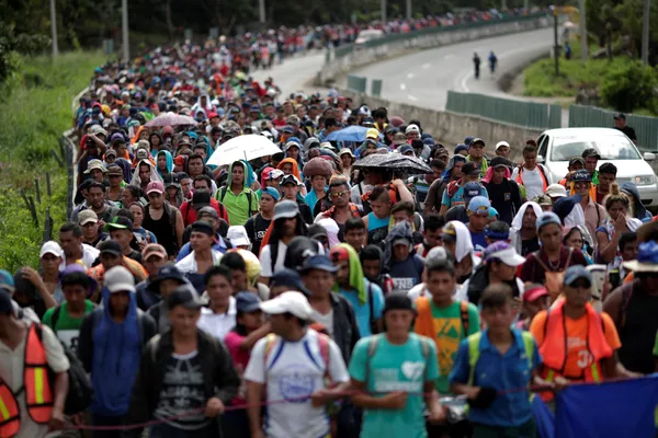 Đoàn di dân Trung Mỹ trên đường đến biên giới Hoa Kỳ ở Mexico Đoàn di dân Trung Mỹ trên đường đến biên giới Hoa Kỳ ở Mexico - Sputnik Việt Nam