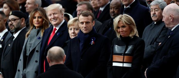 Donald Trump, Emmanuel Macron với phu nhân, Angela Merkel và Vladimir Putin tại Paris, Pháp - Sputnik Việt Nam