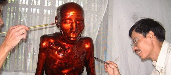 Phục chế tượng nhục thân thiền sư Vũ Khắc Trường - Sputnik Việt Nam