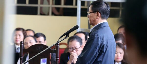 Bị cáo Phan Văn Vĩnh (nguyên Tổng Cục trưởng Tổng cục Cảnh sát) khai báo trước tòa. - Sputnik Việt Nam
