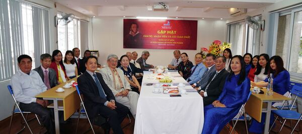 Gặp mặt kỷ niệm 35 năm Phân viện Puskin - Sputnik Việt Nam