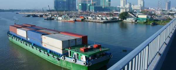 Tàu chở hàng trên sông Sài Gòn, thành phố Hồ Chí Minh, Việt Nam - Sputnik Việt Nam