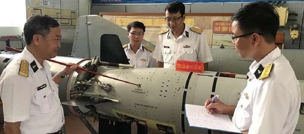 Tên lửa hành trình đối đất 3M-14E của Việt Nam tại Học viện Hải quân Tên lửa hành trình đối đất 3M-14E của Việt Nam tại Học viện Hải quân - Sputnik Việt Nam