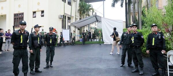 Lực lượng công an đảm bảo an ninh trật tự tại phiên tòa. Lực lượng công an đảm bảo an ninh trật tự tại phiên tòa. - Sputnik Việt Nam