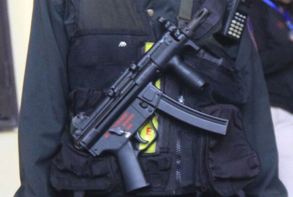 Cận cảnh súng MP5 được cảnh sát cơ động sử dụng bảo vệ phiên tòa sáng 12/11 - Sputnik Việt Nam