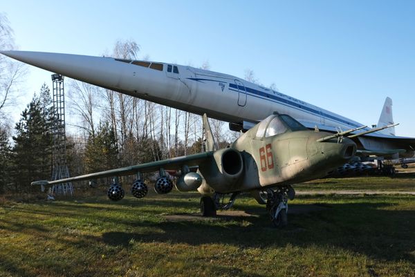 Tu-144 và Su-25 trong Bảo tàng Không quân Nga tại Monino Tu-144 và Su-25 trong Bảo tàng Không quân Nga tại Monino - Sputnik Việt Nam