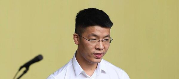 Trong quá trình bị xét hỏi, bị cáo Nguyễn Văn Ngọc đã nhắc đến đồng phạm Hoàng Thanh Trung đang bỏ trốn - Sputnik Việt Nam