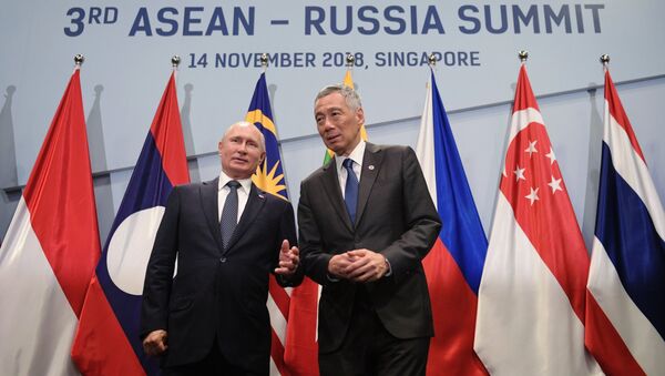 Tổng thống Nga Vladimir Putin tại hội nghị thượng đỉnh Nga-ASEAN tại Singapore - Sputnik Việt Nam