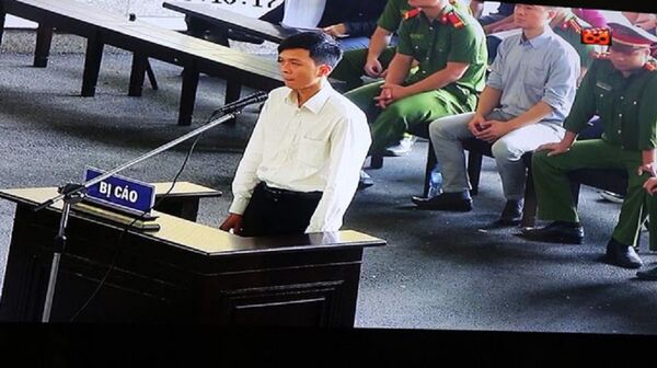 Lời khai của ‘Tôi yêu vk, Vũ đẹp trai, Bán nhà chơi rick' khiến phòng xử đều cười ồ - Sputnik Việt Nam