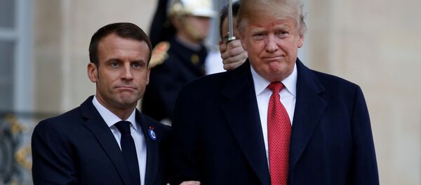 Tổng thống Pháp Emmanuel Macron và Tổng thống Pháp và Hoa Kỳ Donald Trump ở Paris, Pháp - Sputnik Việt Nam