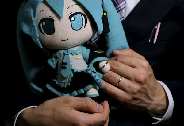 Akihiko Kondo từ Nhật Bản kết hôn với ca sĩ ảo Hatsune Miku Akihiko Kondo từ Nhật Bản kết hôn với ca sĩ ảo Hatsune Miku - Sputnik Việt Nam