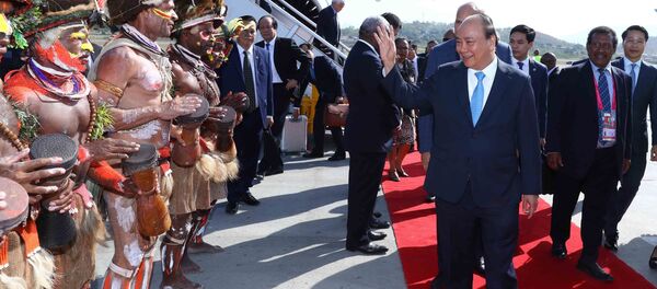 Sáng 17/11/2018(theo giờ địa phương), Thủ tướng Nguyễn Xuân Phúc và đoàn đại biểu cấp cao Việt Nam đến Nhà nước độc lập Papua New Guinea bắt đầu chuyến tham dự Hội nghị Cấp cao Diễn đàn hợp tác kinh tế châu Á-Thái Bình Dương (APEC) lần thứ 26 được tổ chức tại Port Moresby theo lời mời của Thủ tướng Peter O'Neill. - Sputnik Việt Nam