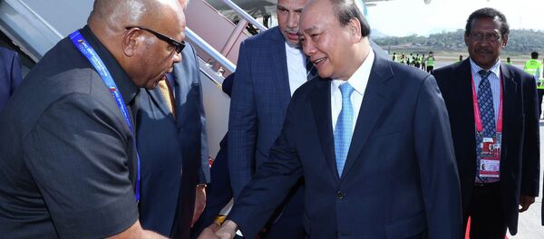 Sáng 17/11/2018, Thủ tướng Nguyễn Xuân Phúc dẫn đầu Đoàn đại biểu cấp cao Việt Nam đến Thủ đô Port Moresby (Papua New Guinea), bắt đầu chương trình tham dự Tuần lễ Cấp cao Diễn đàn Hợp tác Kinh tế châu Á-Thái Bình Dương (APEC) lần thứ 26. Sáng 17/11/2018, Thủ tướng Nguyễn Xuân Phúc dẫn đầu Đoàn đại biểu cấp cao Việt Nam đến Thủ đô Port Moresby (Papua New Guinea), bắt đầu chương trình tham dự Tuần lễ Cấp cao Diễn đàn Hợp tác Kinh tế châu Á-Thái Bình Dương (APEC) lần thứ 26. - Sputnik Việt Nam