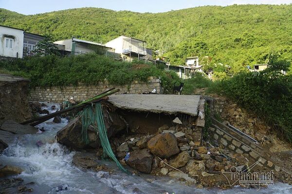 Nhà dân bị vùi lấp - Sputnik Việt Nam