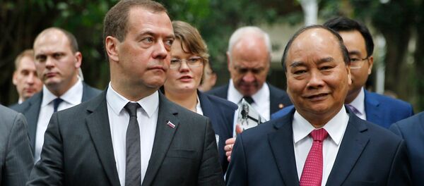 Ngày 19 tháng 11 năm 2018. Thủ tướng Nga Dmitry Medvedev và Thủ tướng Việt Nam Nguyễn Xuân Phúc tham quan Khu di tích Phủ Chủ tịch sau cuộc hội đàm Nga-Việt ở Hà Nội. Ngày 19 tháng 11 năm 2018. Thủ tướng Nga Dmitry Medvedev và Thủ tướng Việt Nam Nguyễn Xuân Phúc tham quan Khu di tích Phủ Chủ tịch sau cuộc hội đàm Nga-Việt ở Hà Nội. - Sputnik Việt Nam