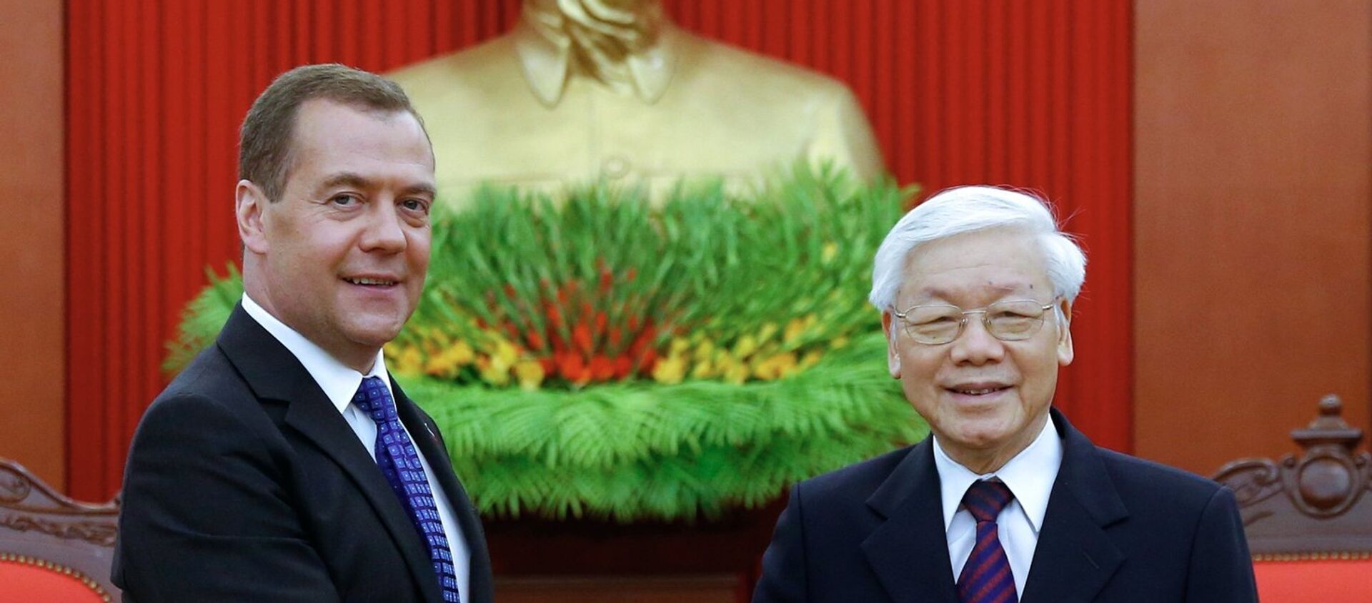 Ngày 19 tháng 11 năm 2018. Thủ tướng Nga Dmitry Medvedev và Tổng Bí thư Trung ương Đảng Cộng sản Việt Nam, Chủ tịch nước Nguyễn Phú Trọng trong cuộc gặp tại Hà Nội. - Sputnik Việt Nam, 1920, 23.09.2021