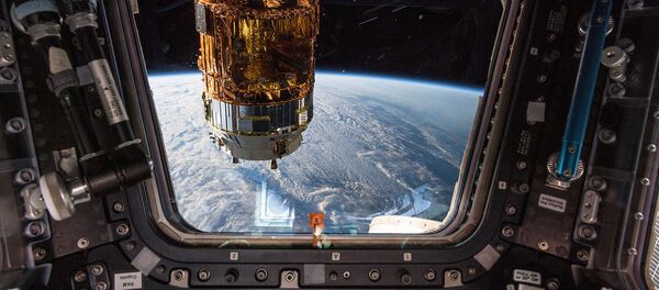 Tàu vận tải vũ trụ của Nhật Bản H-II Transfer Vehicle từ cửa sổ Trạm ISS - Sputnik Việt Nam