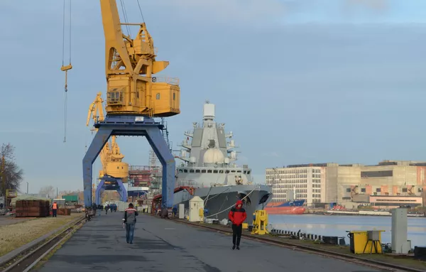 Tàu dự án 22350 Đô đốc Kasatonov tại xưởng đóng tàu Severnaya Verf ở St. Petersburg Tàu dự án 22350 Đô đốc Kasatonov tại xưởng đóng tàu Severnaya Verf ở St. Petersburg - Sputnik Việt Nam