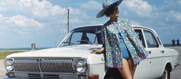 Quảng cáo xe hơi Liên Xô GAZ-24 Volga - Sputnik Việt Nam