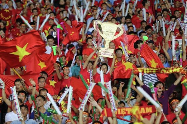 Hơn 2.000 cổ động viên có mặt trên khán đài sân Thuwanna để tiếp lửa cho thầy trò HLV Park Hang-seo.  - Sputnik Việt Nam