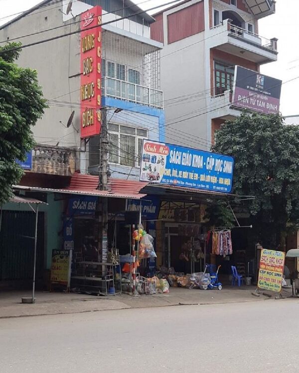 Tiệm vàng Ngọc Bích giờ được vợ chồng người anh trai buôn bán, tấm biển vẫn giữ nguyên Tiệm vàng Ngọc Bích giờ được vợ chồng người anh trai buôn bán, tấm biển vẫn giữ nguyên - Sputnik Việt Nam