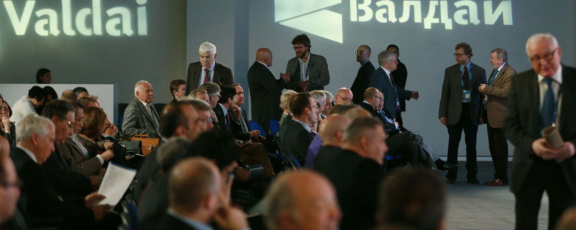 Những người tham dự trước lễ khai mạc cuộc họp thường niên lần thứ 12 của Câu lạc bộ thảo luận quốc tế Valdai tại Sochi. - Sputnik Việt Nam, 1920, 09.12.2025