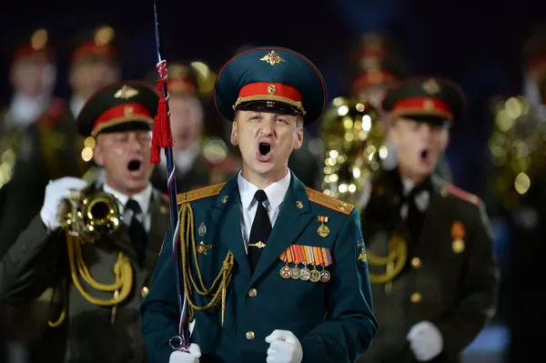 Dàn quân nhạc của Bộ Nội vụ tại lễ khai mạc Festival Quân nhạc Quốc tế Tháp Spasskaya Dàn quân nhạc của Bộ Nội vụ tại lễ khai mạc Festival Quân nhạc Quốc tế Tháp Spasskaya - Sputnik Việt Nam