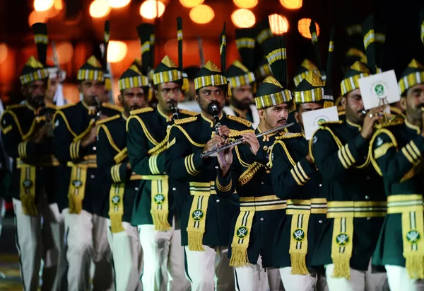 Dàn nhạc Pakistan tại lễ khai mạc Festival Quân nhạc Quốc tế Tháp Spasskaya Dàn nhạc Pakistan tại lễ khai mạc Festival Quân nhạc Quốc tế Tháp Spasskaya - Sputnik Việt Nam