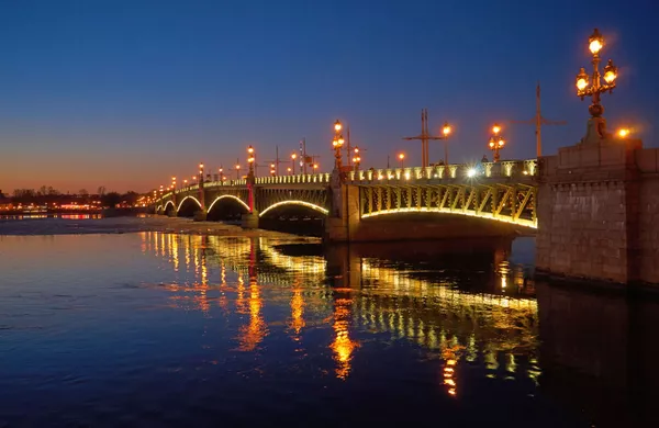 Cầu Troiysky ở St. Petersburg Cầu Troiysky ở St. Petersburg - Sputnik Việt Nam