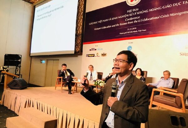 TS. Huỳnh Thế Du phát biểu tại hội thảo TS. Huỳnh Thế Du phát biểu tại hội thảo - Sputnik Việt Nam