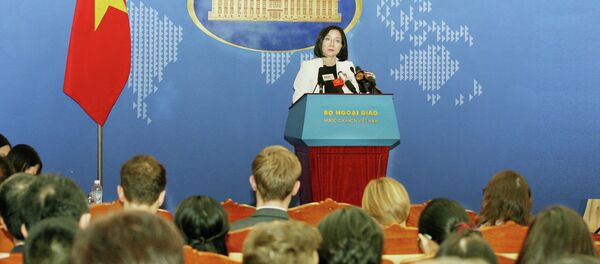 Phó Phát ngôn Bộ Ngoại giao Nguyễn Phương Trà trả lời câu hỏi của các phóng viên. - Sputnik Việt Nam
