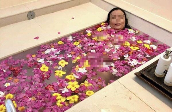 Nữ hiệu trưởng lộ ảnh nóng gây xôn xao trong giới giáo viên. - Sputnik Việt Nam