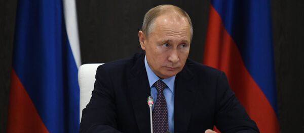 Tổng thống Nga Vladimir Putin chủ trì cuộc họp về tổ hợp công nghiệp quân sự ở Anapa - Sputnik Việt Nam