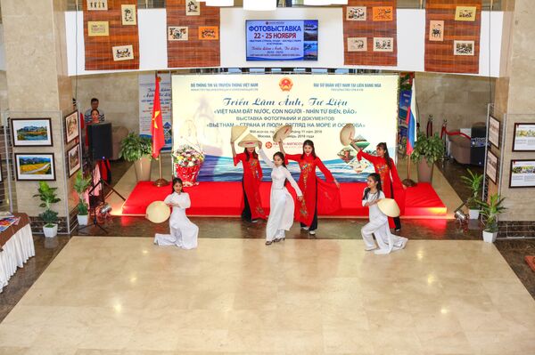 Ngày 22 tháng 11, triển lãm Việt Nam: Đất nước, con người - Nhìn từ biển, đảo đã được khai mạc tại Tổ hợp đa chức năng Hà Nội-Moskva.  - Sputnik Việt Nam