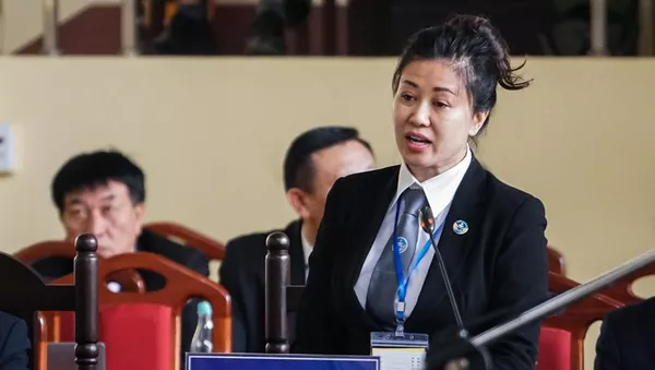Luật sư Nguyễn Thị Huyền Trang đang bào chữa cho ông Phan Văn Vĩnh