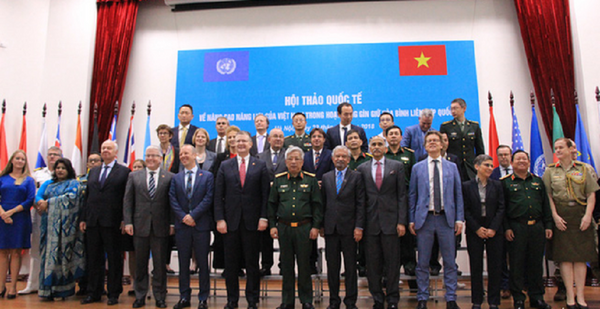 Đại diện các nước tham gia hội thảo về nâng cao năng lực gìn giữ hòa bình Liên Hiệp Quốc Đại diện các nước tham gia hội thảo về nâng cao năng lực gìn giữ hòa bình Liên Hiệp Quốc - Sputnik Việt Nam