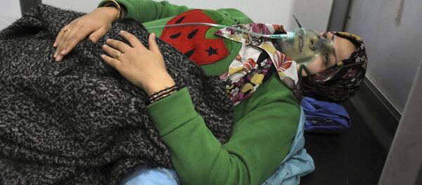 Сư dân thành phố Aleppo của Syria bị thương trong vụ các chiến binh pháo kích vào thành phố - Sputnik Việt Nam