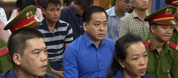 Bị cáo Phan Văn Anh Vũ (Vũ “nhôm”) tại phiên tòa sáng 27/11/2018. Bị cáo Phan Văn Anh Vũ (Vũ “nhôm”) tại phiên tòa sáng 27/11/2018. - Sputnik Việt Nam