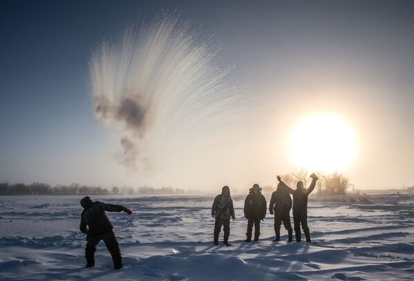 Cư dân ngôi làng cách Yakutsk 70 km, nơi nhiệt độ không khí giảm xuống -41 độ C - Sputnik Việt Nam