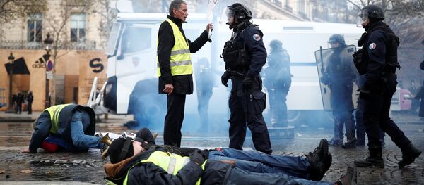 Biểu tình của “áo gile vàng” tại Paris - Sputnik Việt Nam