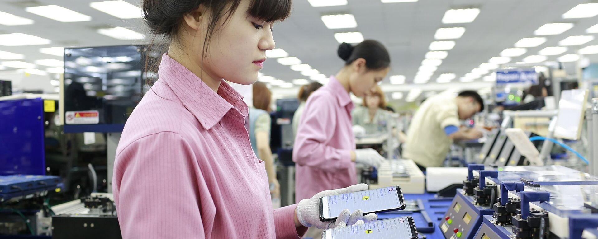 Bên trong nhà máy Samsung tại Việt Nam - Sputnik Việt Nam, 1920, 20.05.2026