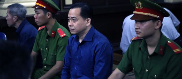 Bị cáo Phan Văn Anh Vũ (tức Vũ “nhôm”) tại phiên tòa. Bị cáo Phan Văn Anh Vũ (tức Vũ “nhôm”) tại phiên tòa. - Sputnik Việt Nam
