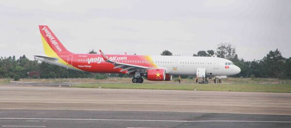 Máy bay VJ 356 bị sự cố nằm giữa đường băng. - Sputnik Việt Nam