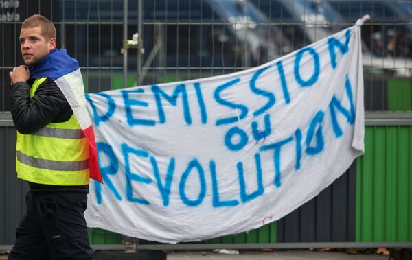 Cuộc biểu tình chống lại việc tăng giá xăng ở Paris - Sputnik Việt Nam