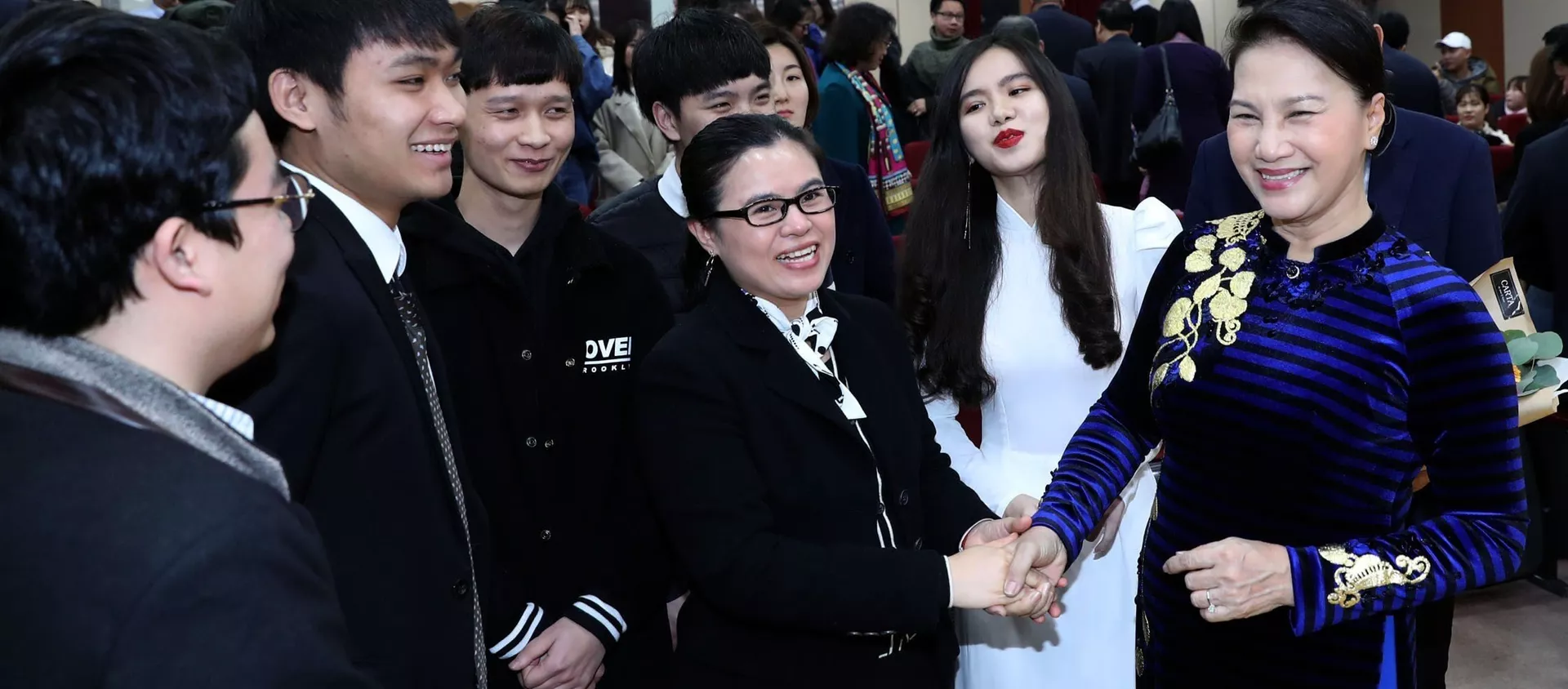 Chủ tịch Quốc hội Nguyễn Thị Kim Ngân với sinh viên Việt Nam đang học tập tại trường Đại học Quốc gia Pukyong (Hàn Quốc). - Sputnik Việt Nam, 1920, 05.12.2018