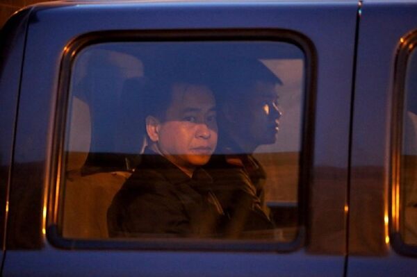 Vũ nhôm lên xe tù về trại giam ở Củ Chi sau một ngày dài thức dậy từ 4 giờ sáng để đến tòa - Sputnik Việt Nam