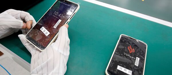 Sản xuất smartphone Vingroup Vsmart tại Hải Phòng, Việt Nam Sản xuất smartphone Vingroup Vsmart tại Hải Phòng, Việt Nam - Sputnik Việt Nam