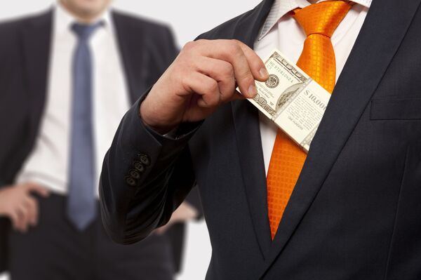 Nhà kinh doanh bỏ tiền vào túi - Sputnik Việt Nam