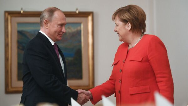 Tổng thống Nga Vladimir Putin và Thủ tướng Đức Angela Merkel trong cuộc họp  bên lề Hội nghị thượng đỉnh G20 tại Buenos Aires - Sputnik Việt Nam