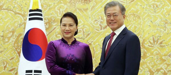 Chiều 6/12/2018, tại Phủ Tổng thống ở Thủ đô Seoul, Chủ tịch Quốc hội Nguyễn Thị Kim hội kiến Tổng thống Hàn Quốc Moon Jae-in. - Sputnik Việt Nam